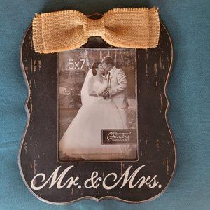 NWOT Mr. And Mrs. Wedding Wooden Shabby Chic 5x7 Photo Frame